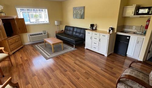 Deluxe King Suite