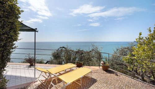 Superior One-Bedroom Apartment with Balcony