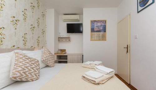 Economy Double Room with Shared Terrace