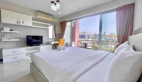 Deluxe Apartment