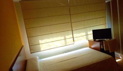Single Room with Shared Bathroom