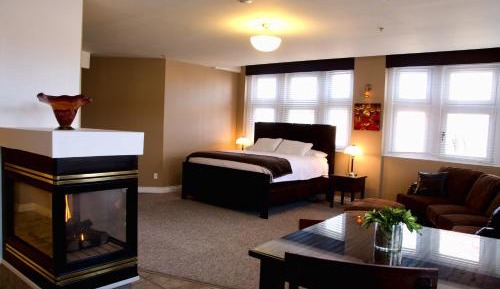 King Suite with Fireplace