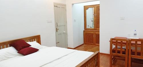 Deluxe Double Room (2 Adults + 1 Child)