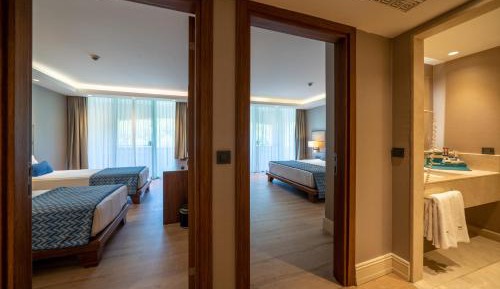 Deluxe Family Room