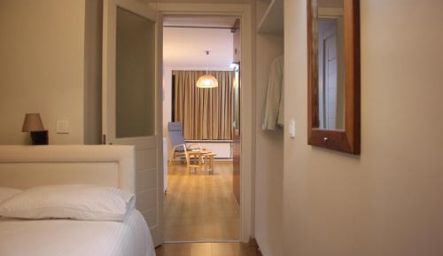 Superior One-Bedroom Apartment (4 Adults)