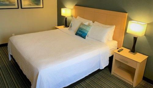 Standard Room, 1 King Bed, Patio (First Floor)