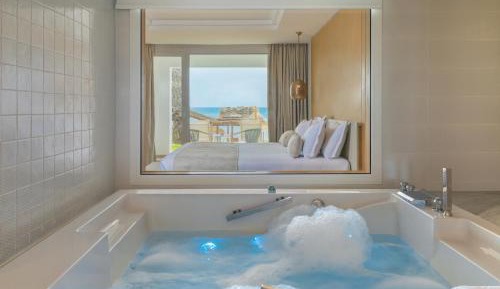 Deluxe Suite with Spa Bath
