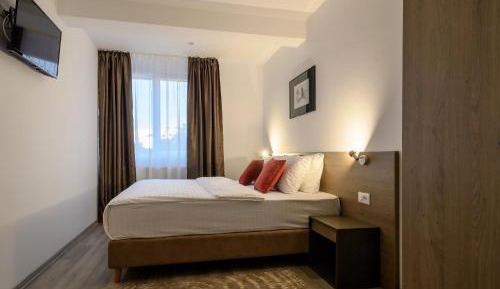 Deluxe King Suite
