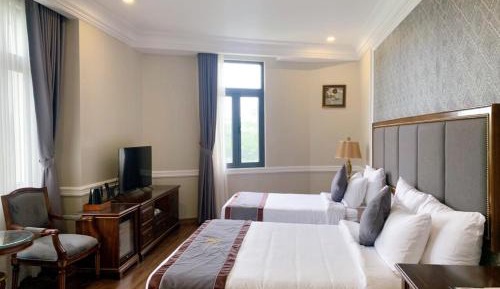 Family Room with City View 