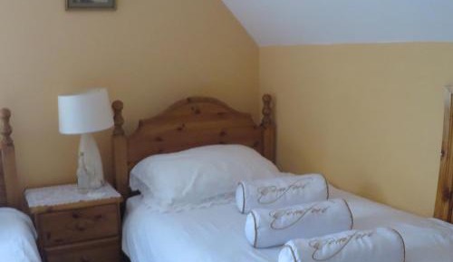 Deluxe Double Room (2 Adults + 1 Child)