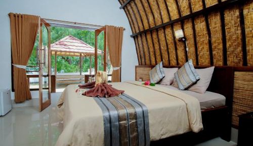 Deluxe Bungalow with Garden View