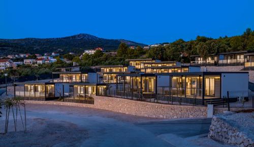 Two-Bedroom Mobile Home with Terrace - Seaside