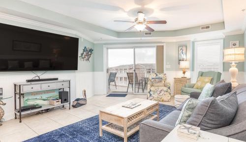 Three-Bedroom Apartment with Ocean View