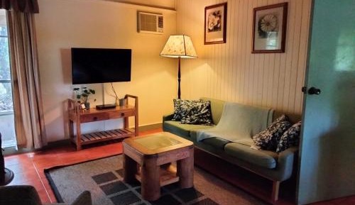 TimberLoo Cottage (1 Queen Bed) SPA & Wood Stove