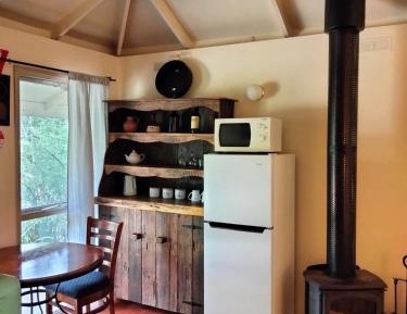 TimberLoo Cottage (1 Queen Bed) SPA & Wood Stove