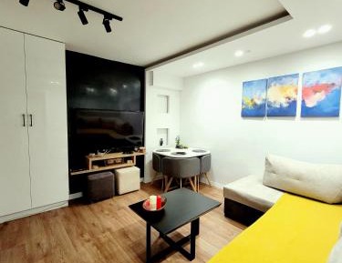 Apartment with Garden View
