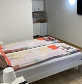 Deluxe Studio