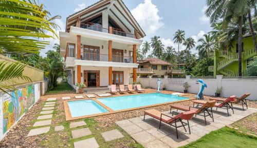Villa with Garden View