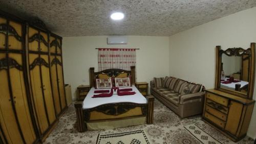 Deluxe Double Room (2 Adults + 1 Child)