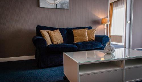 Family Room (2 Adults + 2 Children)