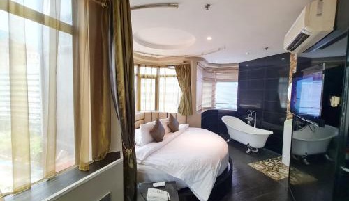 Honeymoon Suite