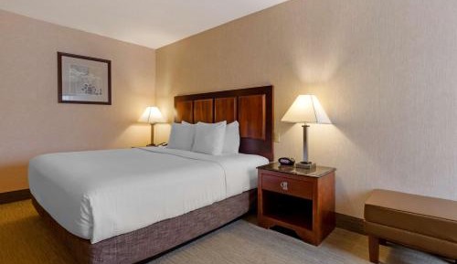 King Room with Bath Tub - Mobility Accessible
