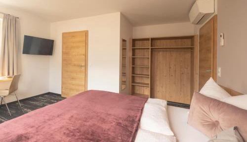 Double or Twin Room with Mountain View