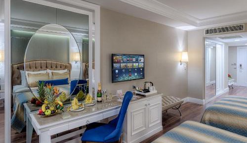 Deluxe Family Room