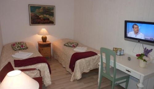 Economy Twin Room with Shared Bathroom
