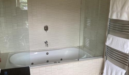 King Room with Spa Bath