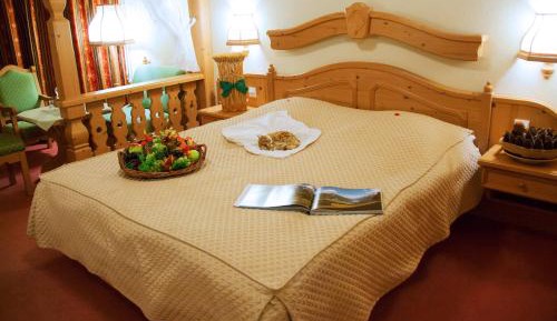 Deluxe Double Room with Balcony and Lake View