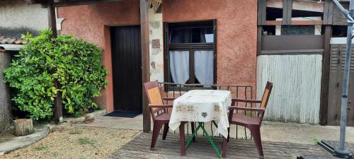 Studio (2 Adults)