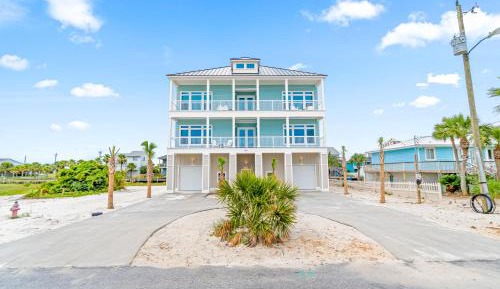 Five Bedroom Holiday Home