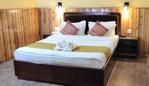 Deluxe Double Room (2 Adults + 1 Child)