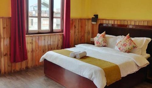 Suite with Mountain View