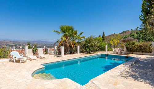 Villa with Garden View