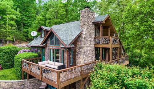 Seven-Bedroom Holiday Home