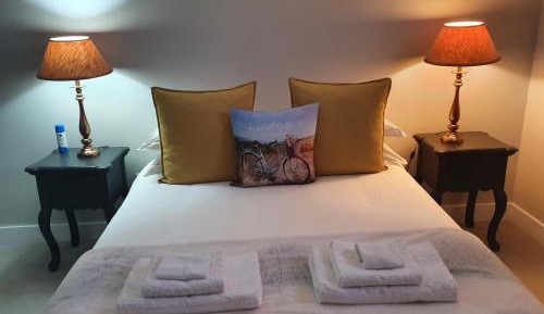 Deluxe Double Room with Shower