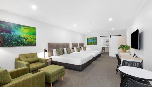 Deluxe Family Room