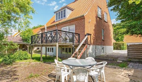 One-Bedroom Holiday Home