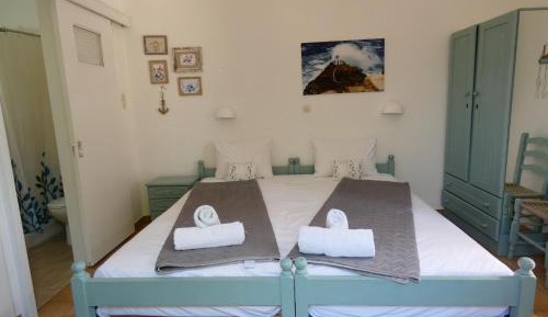 Double or Twin Room with Mountain View