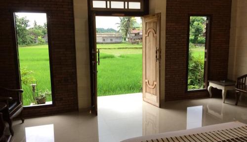 Family Room with Garden View