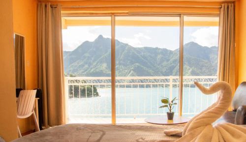 Suite with Lake View