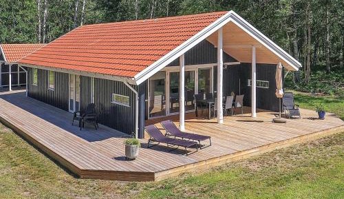 Three-Bedroom Holiday Home 