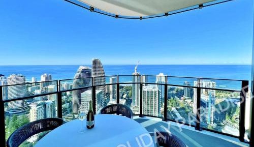 Luxury Three-Bedroom Apartment with Sky Ocean View