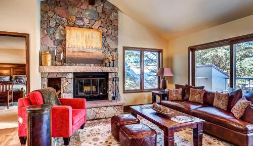 Four-Bedroom Holiday Home