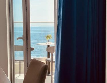 Deluxe Double Room with Balcony and Sea View