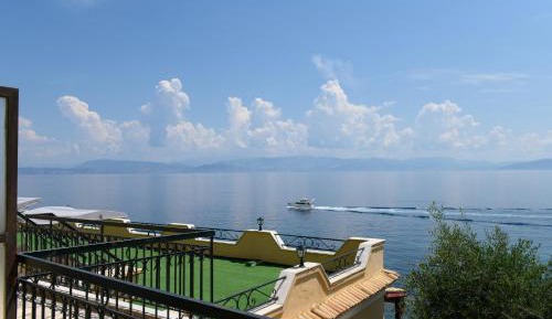  2-bedroom Apartment with Seaview Rooftop