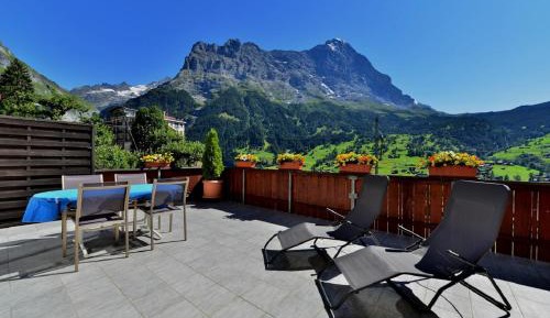 Apartment with Mountain View