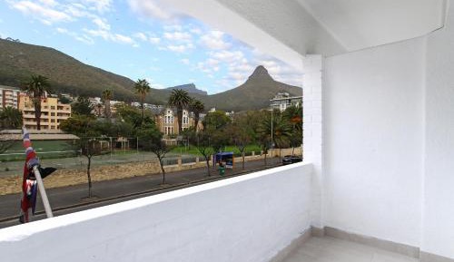 Apartment with Mountain View